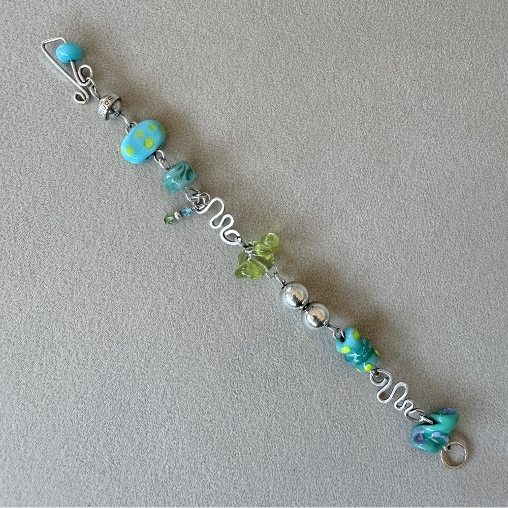 Artisan-made sterling silver and glass bead charm bracelet - Picture 2 of 11